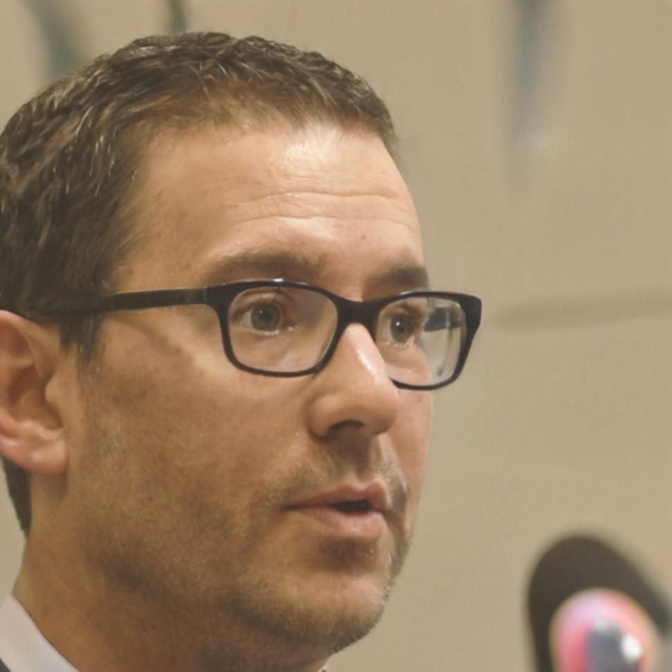 Portrait of Thuan Nguyen, software engineer and trading student