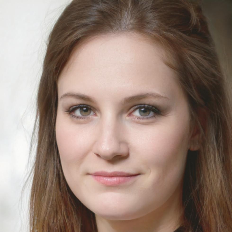 Portrait of Linh Pham, financial analyst and program graduate